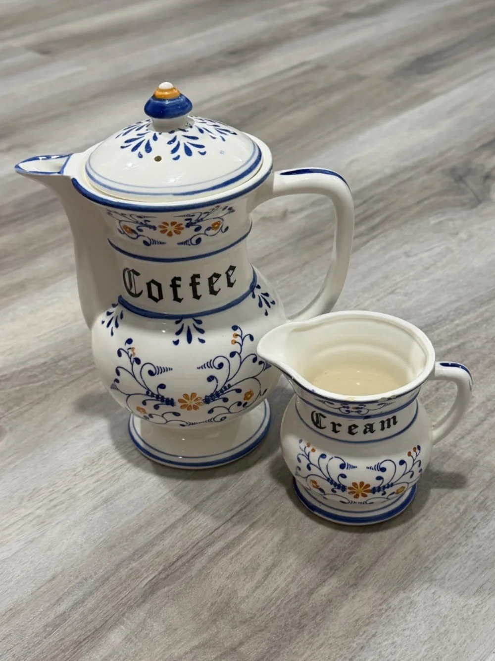 Royal Sealy vintage royal